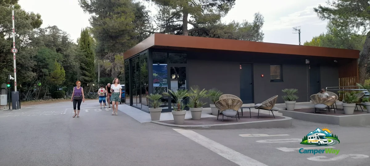 Camping Indije: ceny 2026 a kolik stojí noc ve dvou obytným vozem